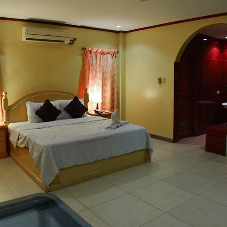 Subic Waterfront Resort And Hotel Exterior foto