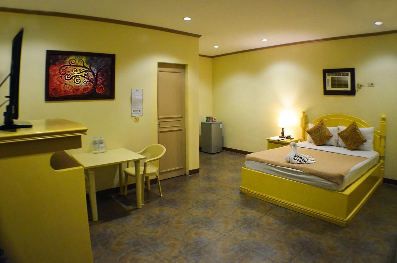 Subic Waterfront Resort And Hotel Exterior foto